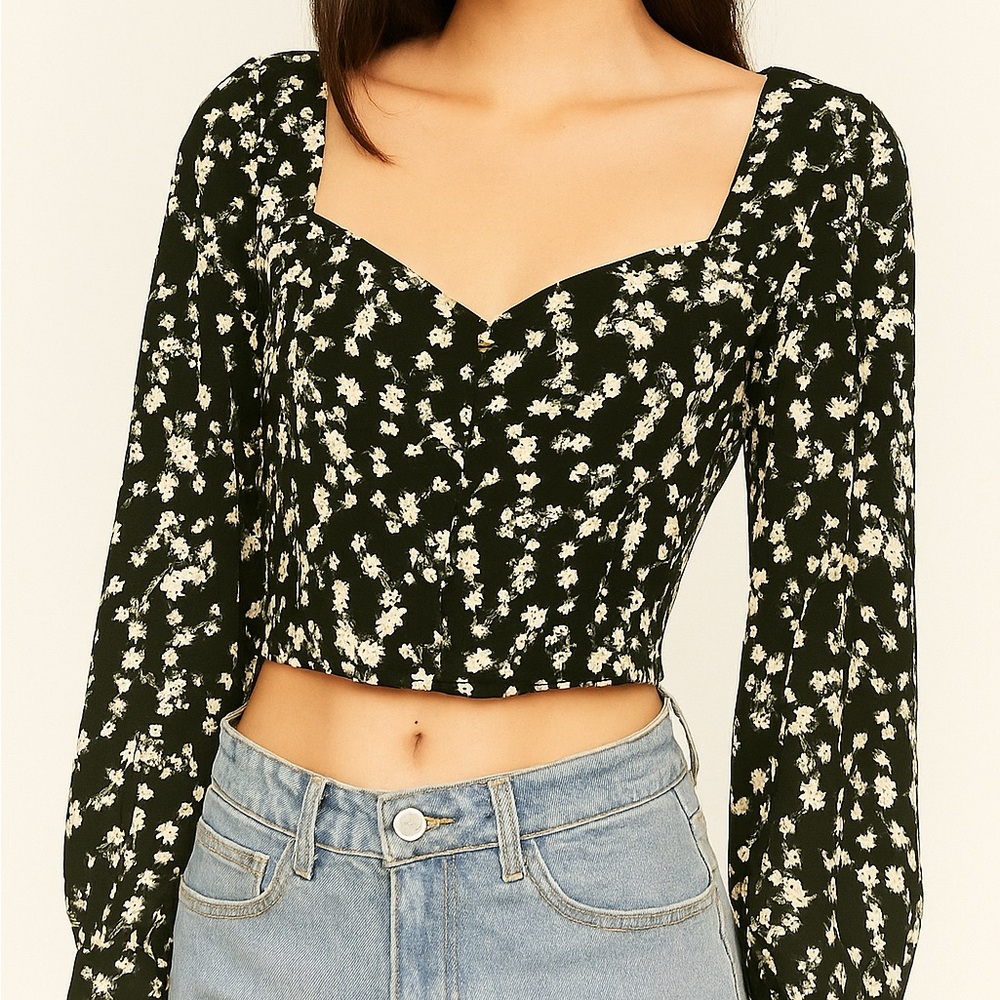 Love Tree Black and White Crop Blouse with Peter Pan Collar | Size S